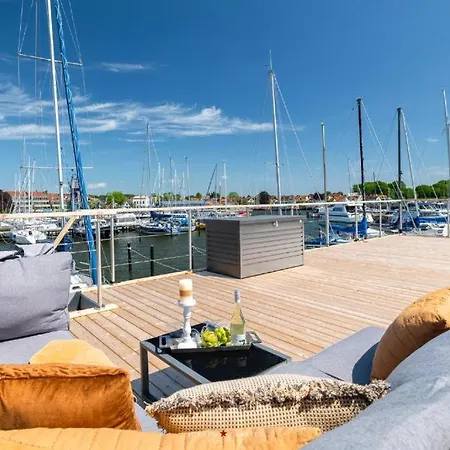 Hausboot Gluecksmomente Mit Dachterrasse In Schleswig Am Ostseefjord Schlei Exterior photo